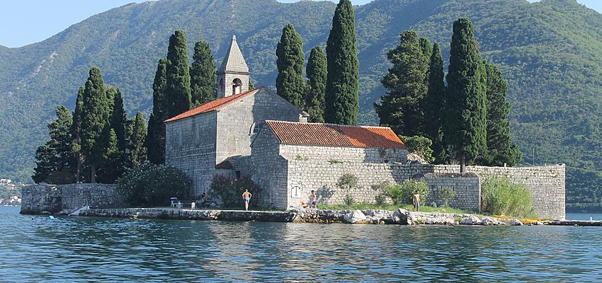 vé máy bay đến montenegro