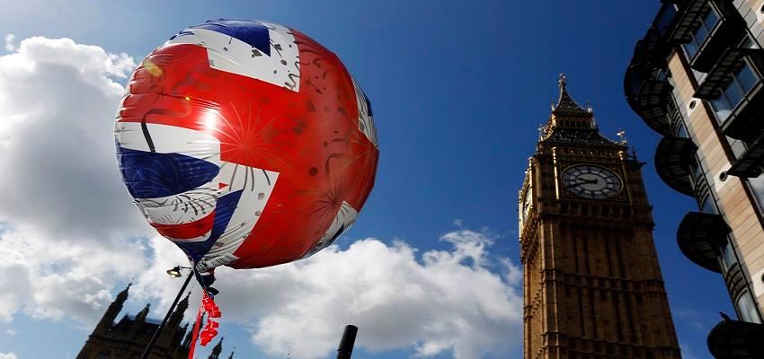 ve may bay tu anh ve viet nam